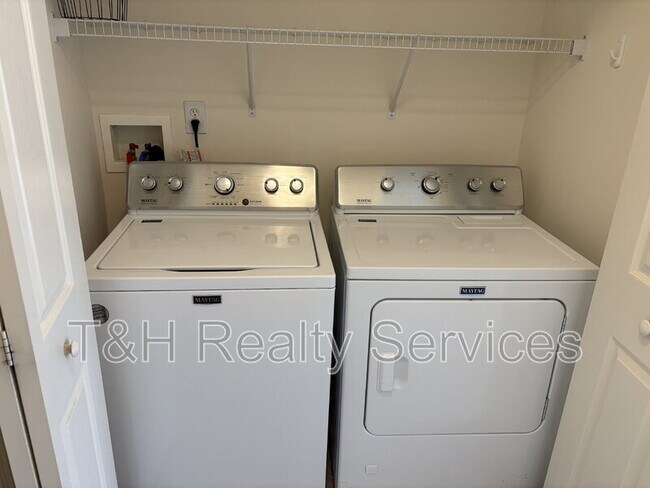 Building Photo - 4209 Manasota Ct