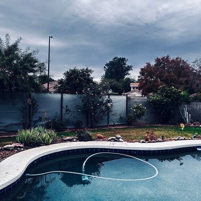 Building Photo - 4 Bedroom Corner Lot Great Location