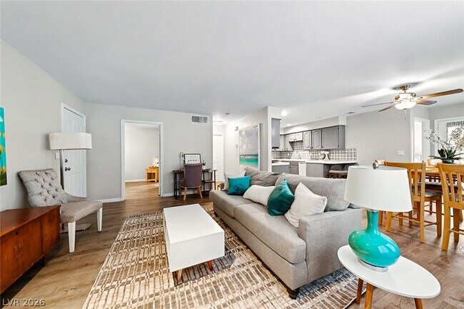 Building Photo - 700 Capri Dr