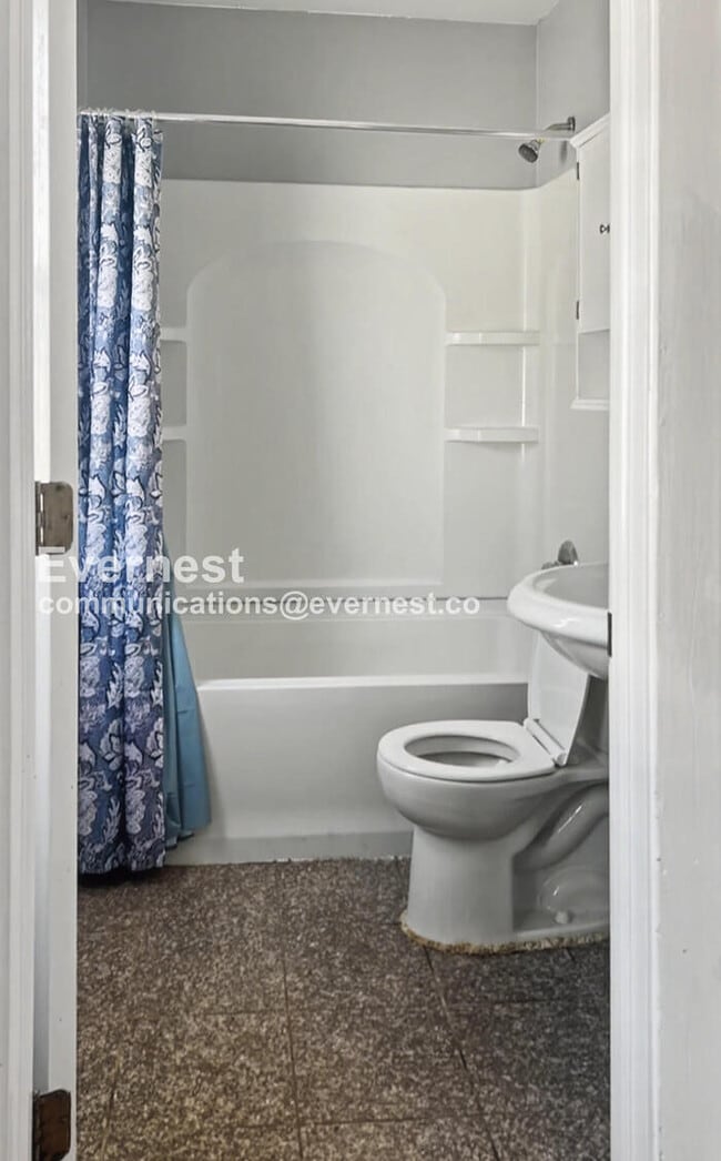 Building Photo - 4065 Harwood Rd