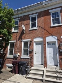 Building Photo - Wilmington Rowhome - Hedgeville Area