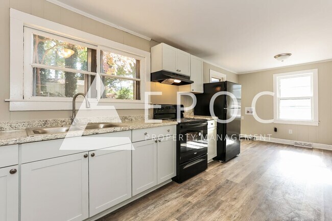 Building Photo - 1308 Madison St