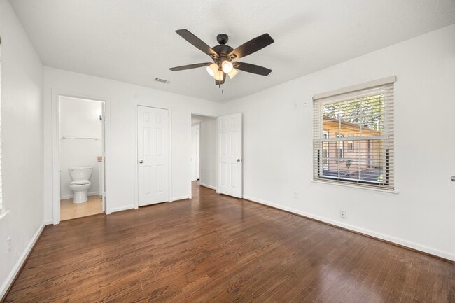 Building Photo - 1726 Wycliffe Dr