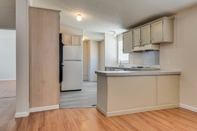 Building Photo - Three bed, 2 full bath, manufactured home ...