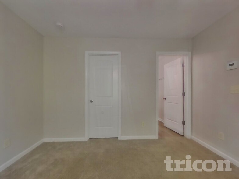 Building Photo - 17 Carriage Hls Dr SE