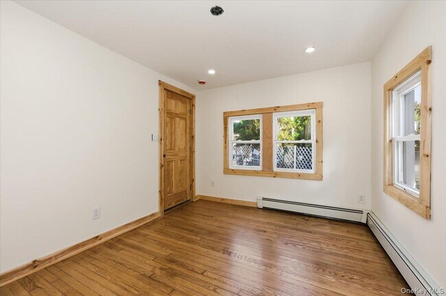 Building Photo - 132 Raymond St