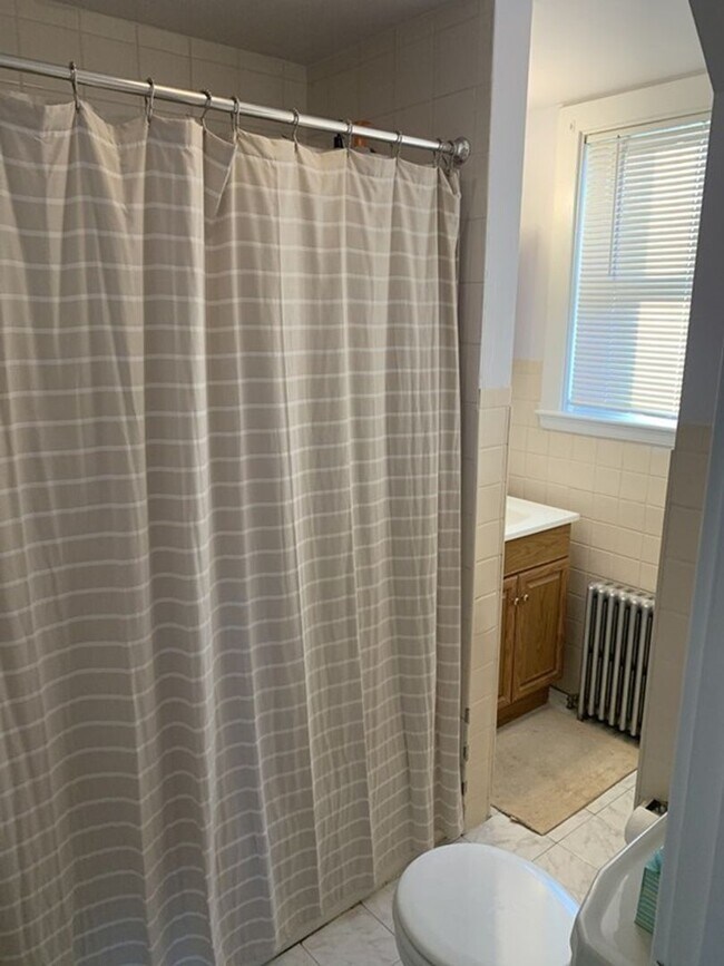 Building Photo - SINGLE FAMILY HOME IN BEAUTIFUL QUIET QUAI...