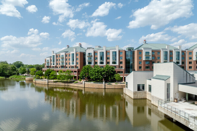 Building Photo - Encore Village of Schaumburg