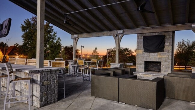 Building Photo - 1722 S Carson Ave