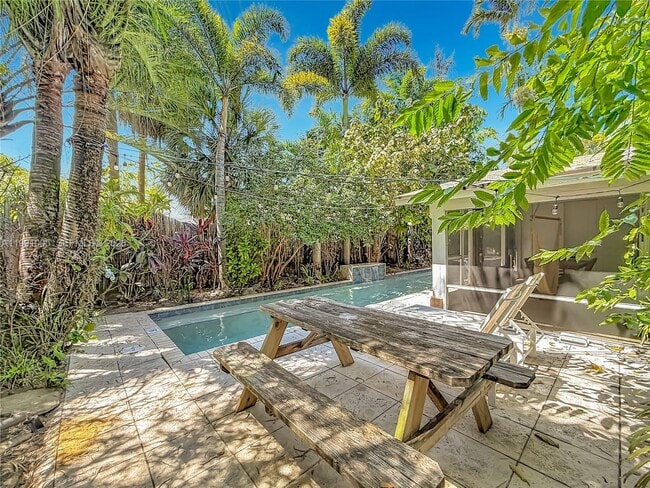 Building Photo - 1419 NE 4th Ct