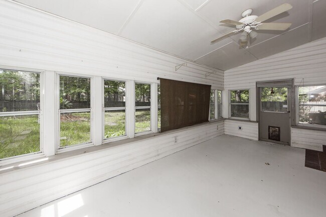 Building Photo - 3 Bedroom 2 Bath Home in Briarwood - Summerville