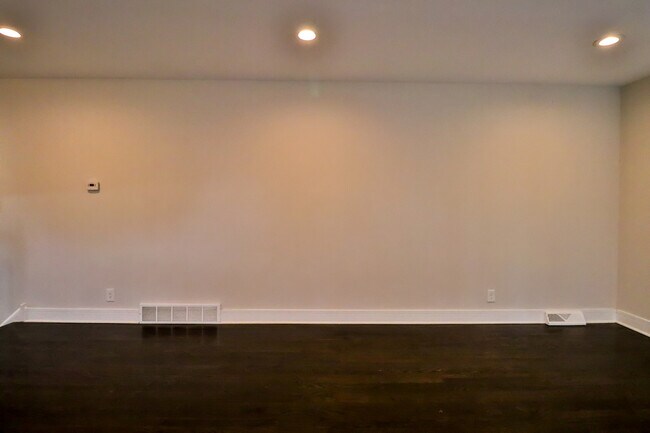 Building Photo - 16039 Marian Dr