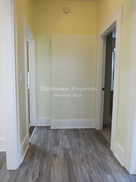 Building Photo - 212 E 6th St