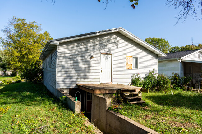 Building Photo - 609 S Ledford St