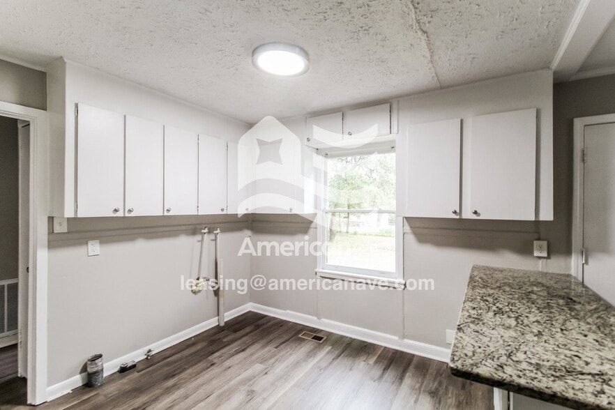 Building Photo - 105 Arnold Blvd