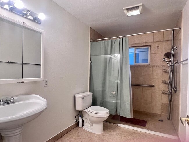 Building Photo - 1874 Villa St