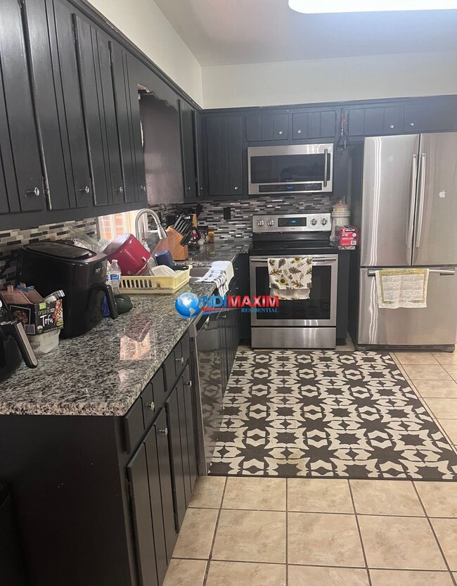 Building Photo - Beautiful ranch in PARKVIEW cluster in Lil...