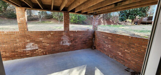 Building Photo - Nice 2 story brick home near Reagan High School