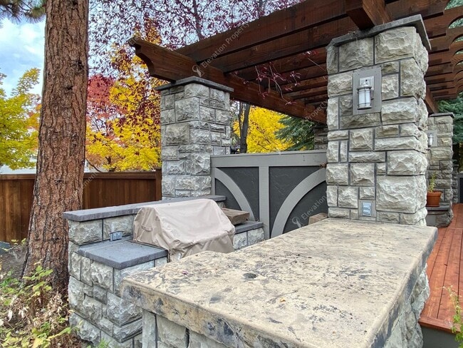 Building Photo - Northwest Crossing Gem! Bonus Office and Family Room