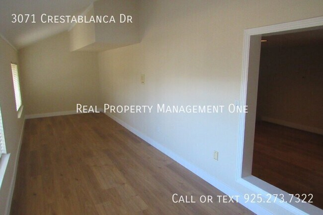 Building Photo - 3071 Crestablanca Dr
