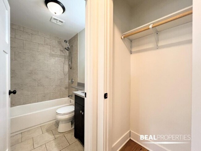 Building Photo - 1 bedroom in HIGHLAND PARK IL 60035