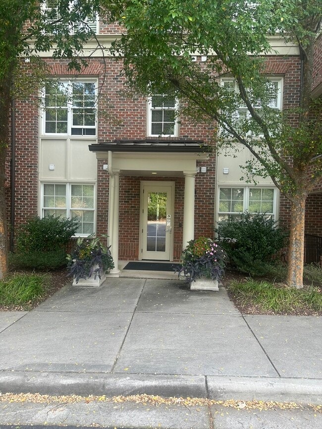 Building Photo - Downtown Raleigh 2 Bed 2 Bath Condo w/ cov...