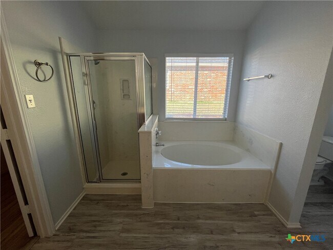 Building Photo - 3000 Rain Dance Loop