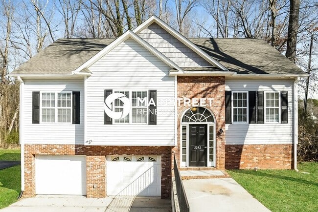Primary Photo - 4 Bedroom Pet-Friendly Home in WINSTON SAL...