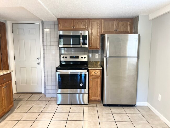 Building Photo - 204 S Main St