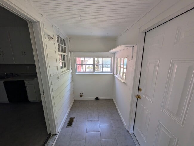 Building Photo - Cozy 2 bedroom