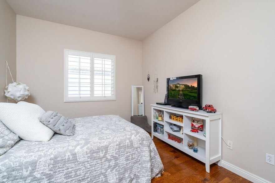 Building Photo - 715 Garonne St