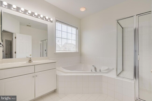 Building Photo - 5214 Lynns Retreat Dr