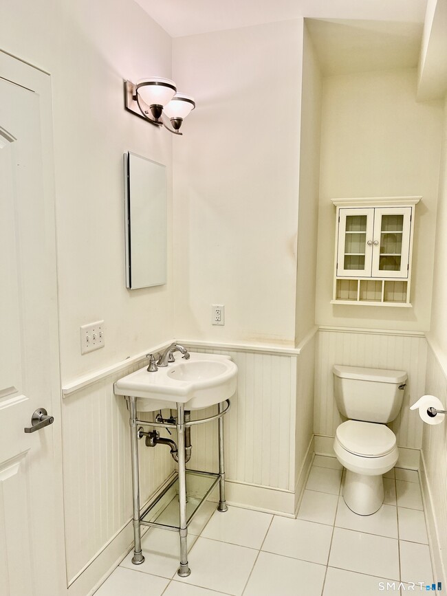 Building Photo - 1343 Boston Post Rd