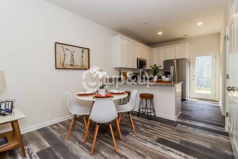 Building Photo - 929 Ranchero St