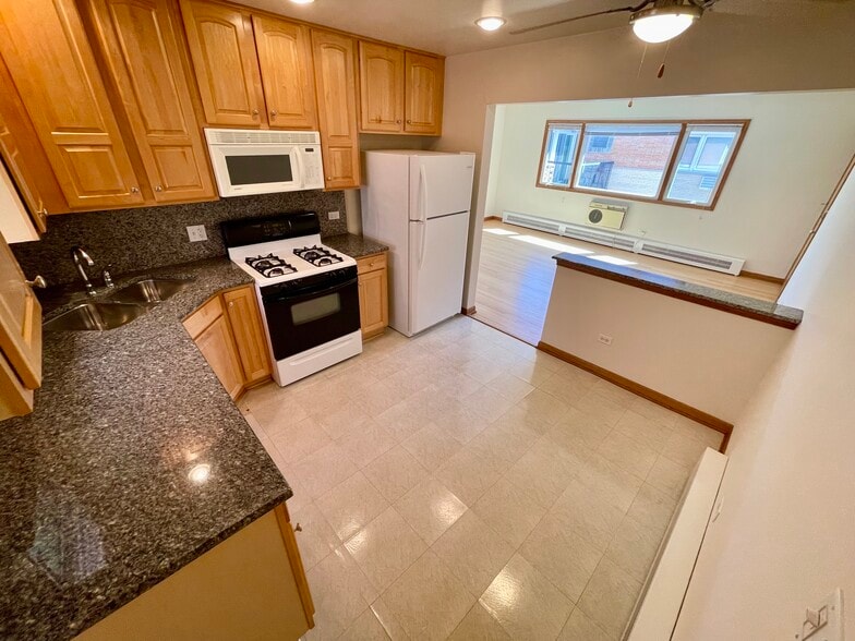 Primary Photo - 5450 W Higgins Ave
