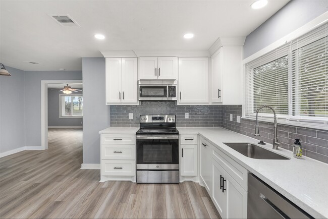 Building Photo - 3314 1st Ave S