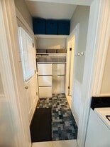 Building Photo - 48 Cook St