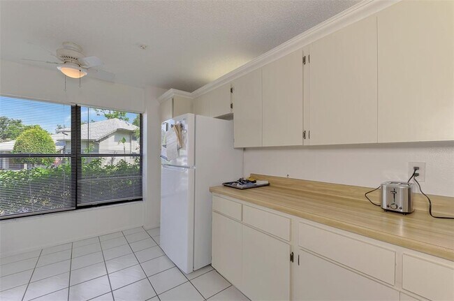 Building Photo - 952 N Beneva Rd