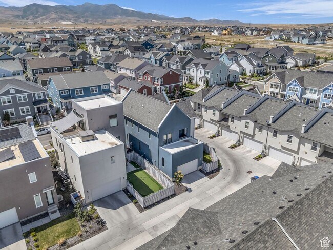 Building Photo - Amazing Executive Home Now Available!