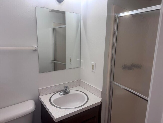Building Photo - 425 Meadow Lake Dr