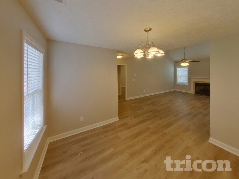Building Photo - 1024 Stratus Dr
