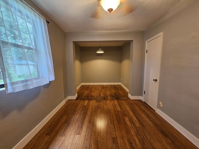 Building Photo - 2 Bedroom/2 Bath home near Duck Pond and Citizens Field