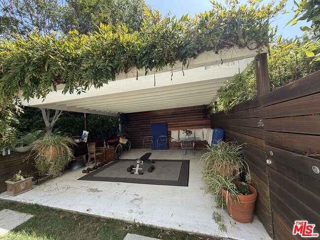 Building Photo - 13324 Sunset Blvd