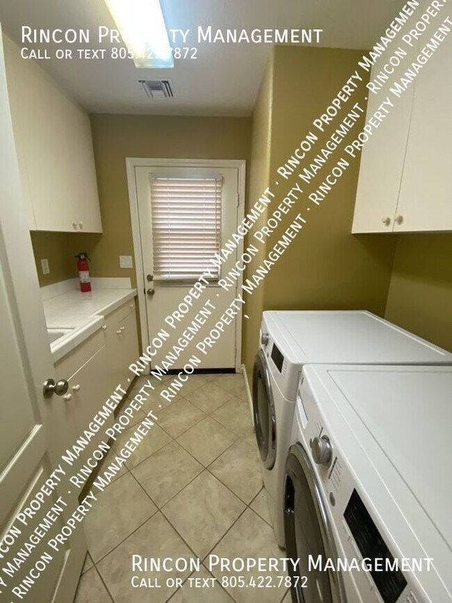 Building Photo - Elegant Long Term Large Home Rental - Load...