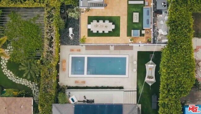 Building Photo - 1524 N Sierra Bonita Ave