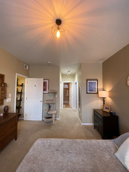 Building Photo - 2059 Grays Peak Dr