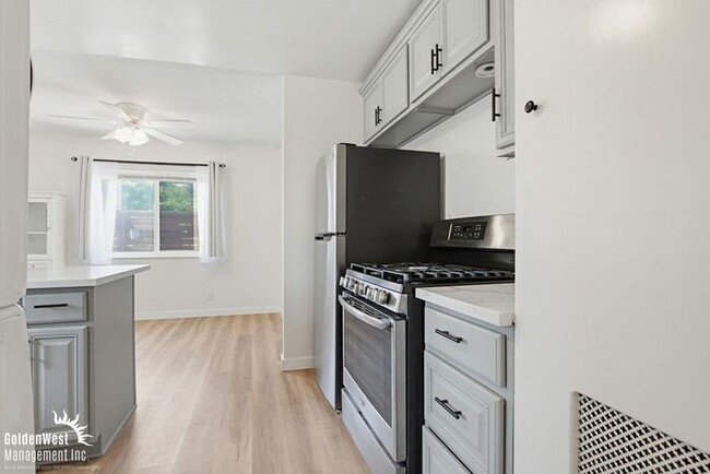 Building Photo - Bright and Inviting 2Bdm 1Ba Home in Escondido.