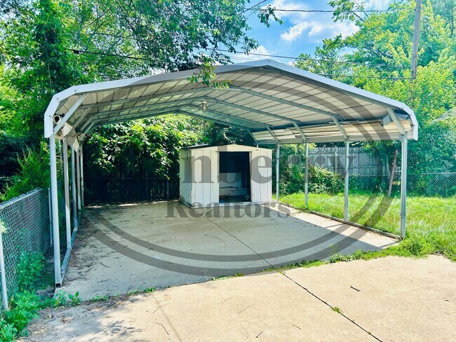 Building Photo - 2979 S Byrne Rd