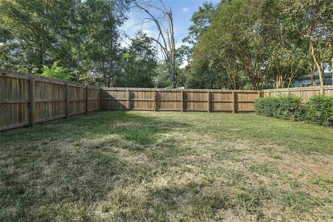 Building Photo - 2308 Cherokee Dr