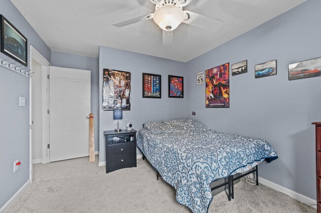 Building Photo - 5845 Glen View Dr